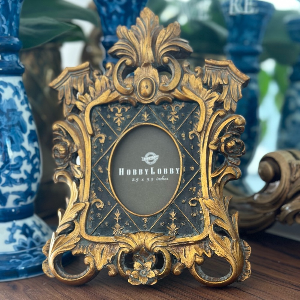 Gorgeous Vintage style ornate picture frame hobby lobby